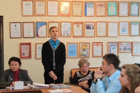 Псковские коммунисты провели в школе урок Мужества «Мир без нацизма!»