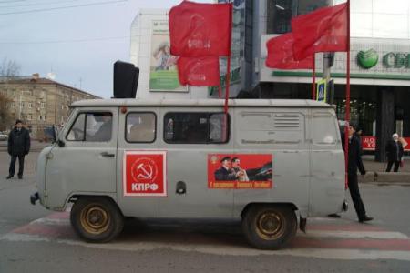 В Красноярске состоялись праздничное шествие и митинг, посвященные 97-й годовщине Великого Октября 