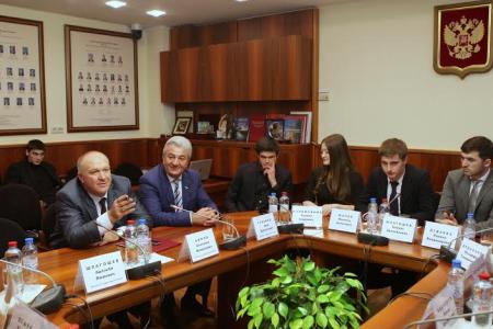Депутат фракции КПРФ в Госдуме А.Ж. Бифов провел встречу со студентами МГИМО