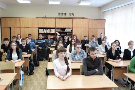 Лидер пермских коммунистов В.К. Корсун провел для школьников урок парламентоведения 