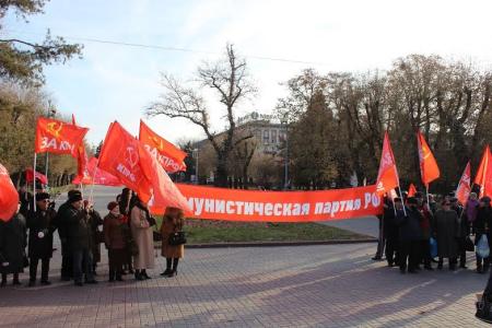 Волгоградские коммунисты отметили 72-ю годовщину контрнаступления под Сталинградом