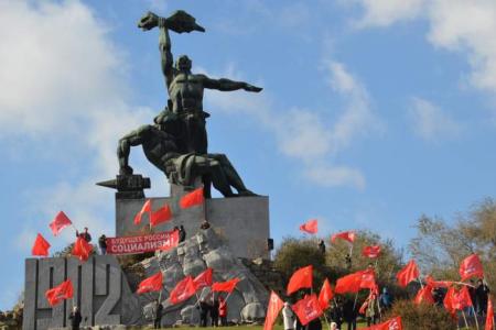 Коммунисты и комсомольцы Ростова-на Дону провели митинг в память героев стачки 1902 года