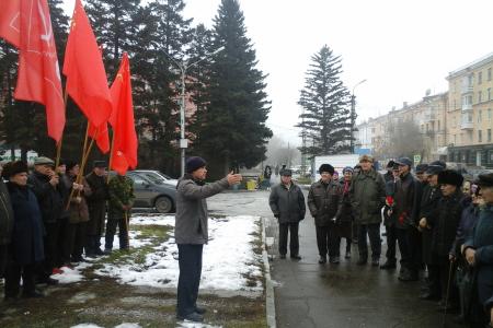 Алтайский край. Полиция незаконно задержала во время праздничных мероприятий 7 ноября лидера рубцовских коммунистов, депутата Владимира Белкина