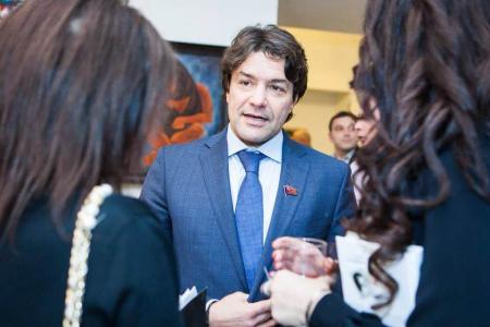 Депутаты Сергей Гаврилов и Александр Ющенко приняли участие в благотворительной акции «Художники России – детям Новороссии»