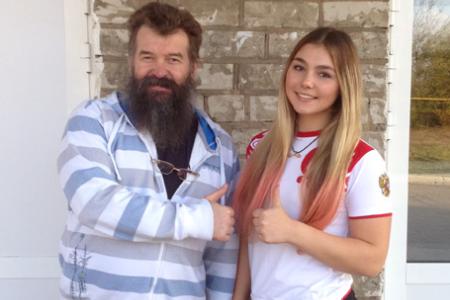 Самая сильная девочка в Мире, пионерка и комсомолка Марьяна Наумова посетила Донбасс