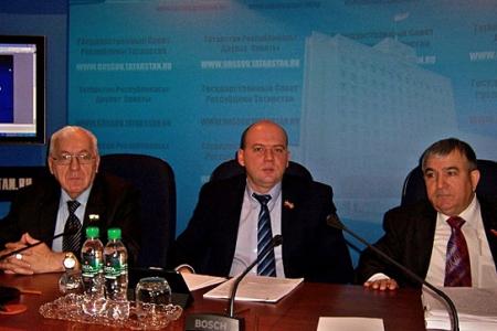 В Госсовете Татарстана прошла пресс-конференция фракции КПРФ по проблемам дошкольного и школьного образования