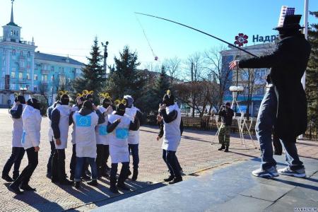 Молодёжь Луганской Народной Республики провела «антимайданный» флешмоб "Евромайдаун"