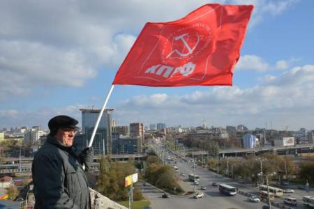 Коммунисты и комсомольцы Ростова-на Дону провели митинг в память героев стачки 1902 года