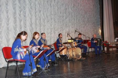 КПРФ организовала новогодние детские утренники в Луганске и Донецке