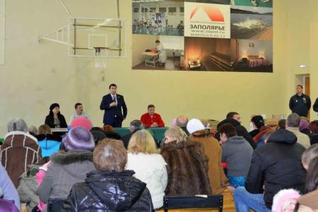 Депутат-коммунист Госдумы Олег Лебедев привез подарки беженцам юго-востока Украины, размещенным в Тульской области