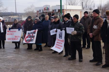 Пензенская область. Жители села Лопатино устроили массовый митинг против реформы системы здравохранения