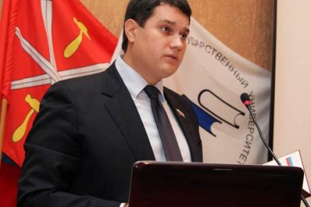 Заместитель председателя Тульской областной думы, секретарь Тульского обкома КПРФ Алексей Лебедев поздравил будущих медицинских работников