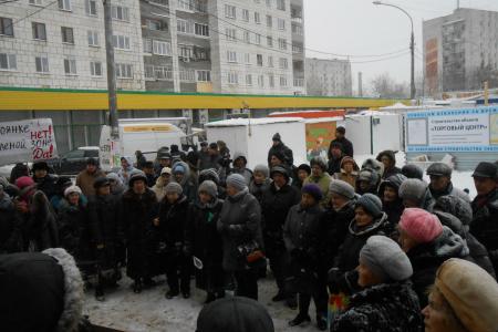 "Верните жителям дороги! Верните жителям сквер!". Пермские комсомольцы организовали митинг против строительного беспредела властей