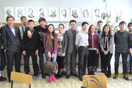 Якутские комсомольцы проводят встречи с учащейся молодежью