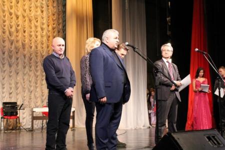 КПРФ организовала новогодние детские утренники в Луганске и Донецке