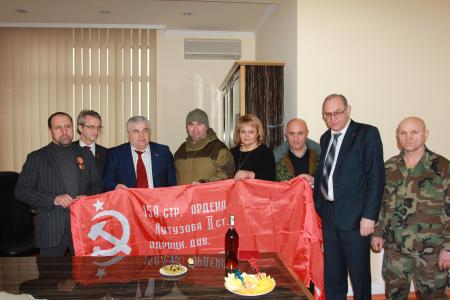 Российские коммунисты привезли новогодние подарки детям Луганска и Донбасса