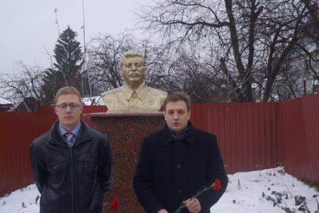 Пензенские коммунисты возложили цветы к памятнику И.В. Сталину