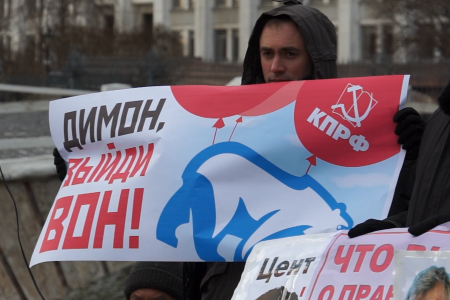 «Пилите, Дима, пилите…». Москвичи на встрече с депутатами-коммунистами потребовали отставки российского правительства