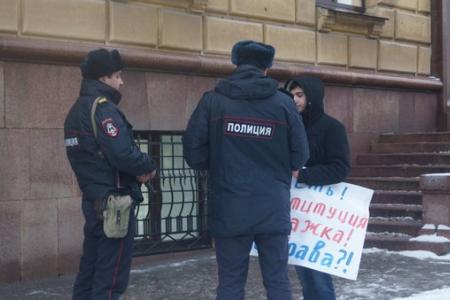 Пензенская область. Комсомольцы отметили День конституции пикетами