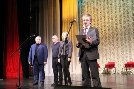 КПРФ организовала новогодние детские утренники в Луганске и Донецке