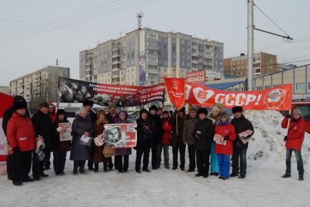 В ходе пикетов барнаульские коммунисты потребовали отставки правительства Медведева