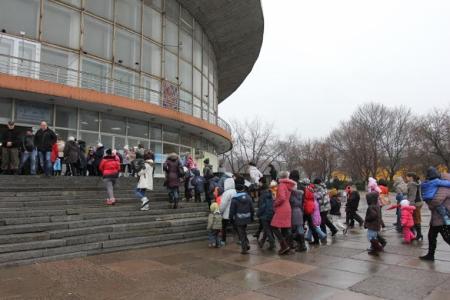 КПРФ организовала новогодние детские утренники в Луганске и Донецке