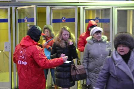 Молодые коммунисты и комсомольцы Нижнего Новгорода провели акцию «Красные в городе» в рамках Всероссийской акции протеста