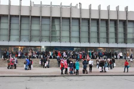 КПРФ организовала новогодние детские утренники в Луганске и Донецке