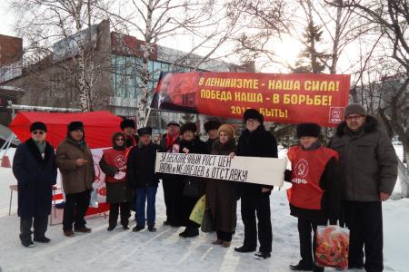В ходе пикетов барнаульские коммунисты потребовали отставки правительства Медведева