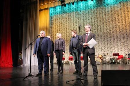 КПРФ организовала новогодние детские утренники в Луганске и Донецке