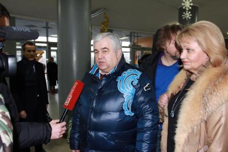 КПРФ организовала новогодние детские утренники в Луганске и Донецке