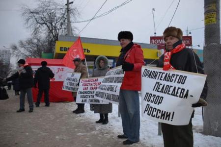 «Долой правительство министров-капиталистов!». В Ростове-на-Дону прошли пикеты против кризисной политики власти