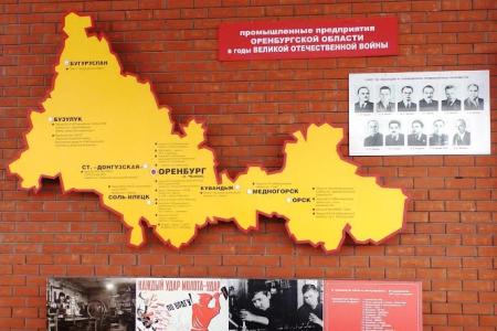 Оренбургские комсомольцы возложили цветы к бюсту И.В. Сталина
