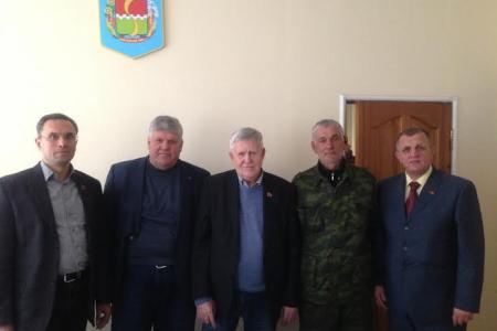 Новогодние сладости детям Новороссии от коммунистов Дона и Якутии