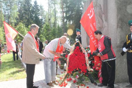 Псковские коммунисты свято чтут память Героев 