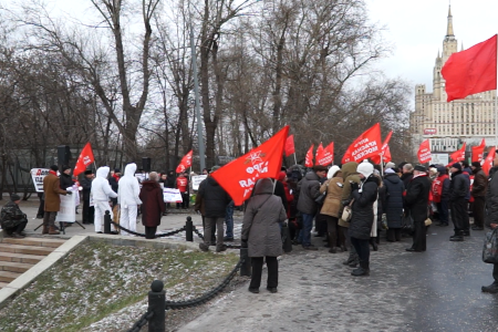 «Пилите, Дима, пилите…». Москвичи на встрече с депутатами-коммунистами потребовали отставки российского правительства