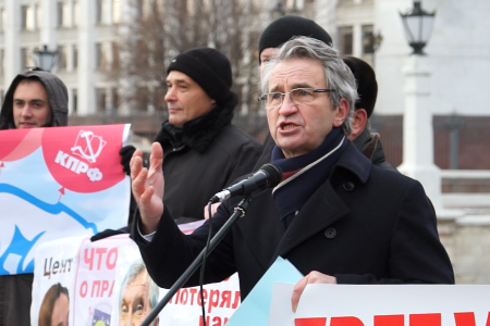 «Пилите, Дима, пилите…». Москвичи на встрече с депутатами-коммунистами потребовали отставки российского правительства