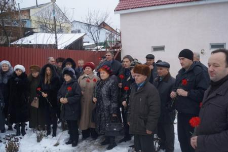 Пензенские коммунисты возложили цветы к памятнику И.В. Сталину