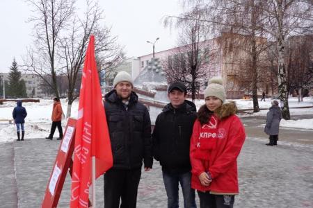 Республика Чувашия. Митинг в Новочебоксарске: коммунисты – в поддержку детских садов.