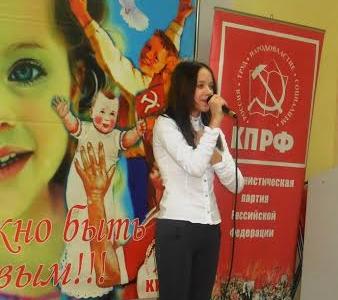 В Саратовском обкоме КПРФ состоялось торжественное собрание, посвящённое Дню матери