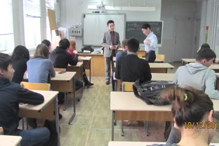 Якутские комсомольцы проводят встречи с учащейся молодежью
