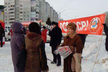 В ходе пикетов барнаульские коммунисты потребовали смены социально-экономического курса страны