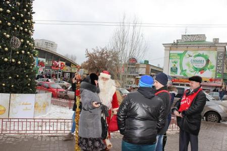 Сталинградские коммунисты поздравили жителей города с Днем образования СССР и наступающим Новым годом