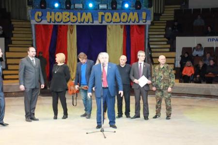 КПРФ организовала новогодние детские утренники в Луганске и Донецке