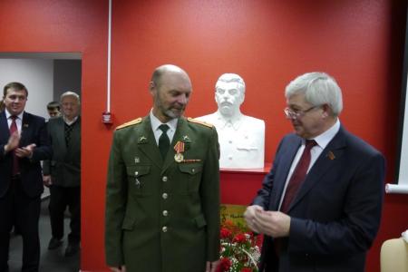 Липецкие коммунисты в здании обкома КПРФ установили бюст И.В. Сталина
