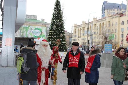 Сталинградские коммунисты поздравили жителей города с Днем образования СССР и наступающим Новым годом