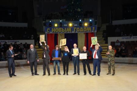 КПРФ организовала новогодние детские утренники в Луганске и Донецке