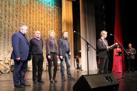 КПРФ организовала новогодние детские утренники в Луганске и Донецке