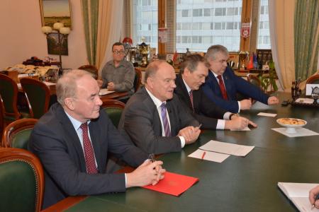 Г.А. Зюганов встретился с послом Республики Беларусь в Российской Федерации И.В. Петришенко