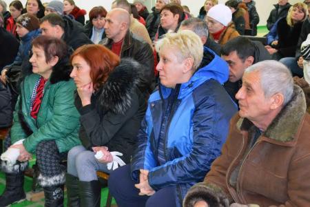 Депутат-коммунист Госдумы Олег Лебедев привез подарки беженцам юго-востока Украины, размещенным в Тульской области